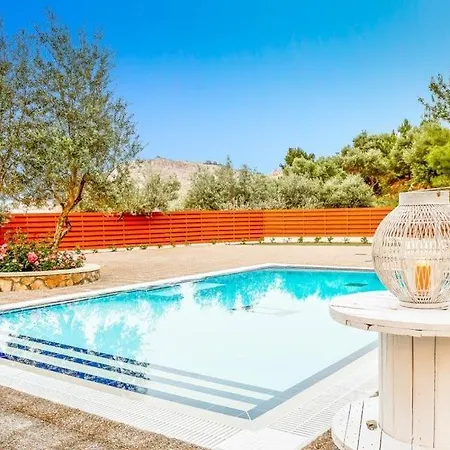 Vlicha Sleeps 6 Pool Air Con Wifi