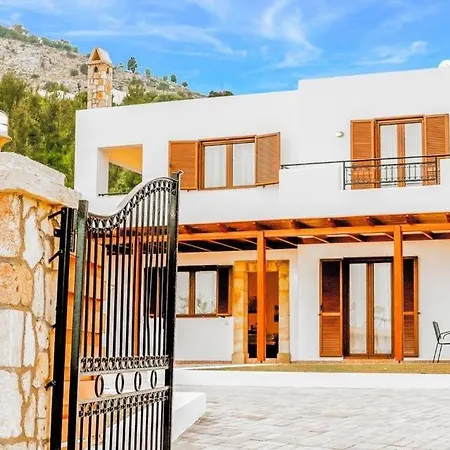 Vlicha Sleeps 6 Pool Air Con Wifi فيلة